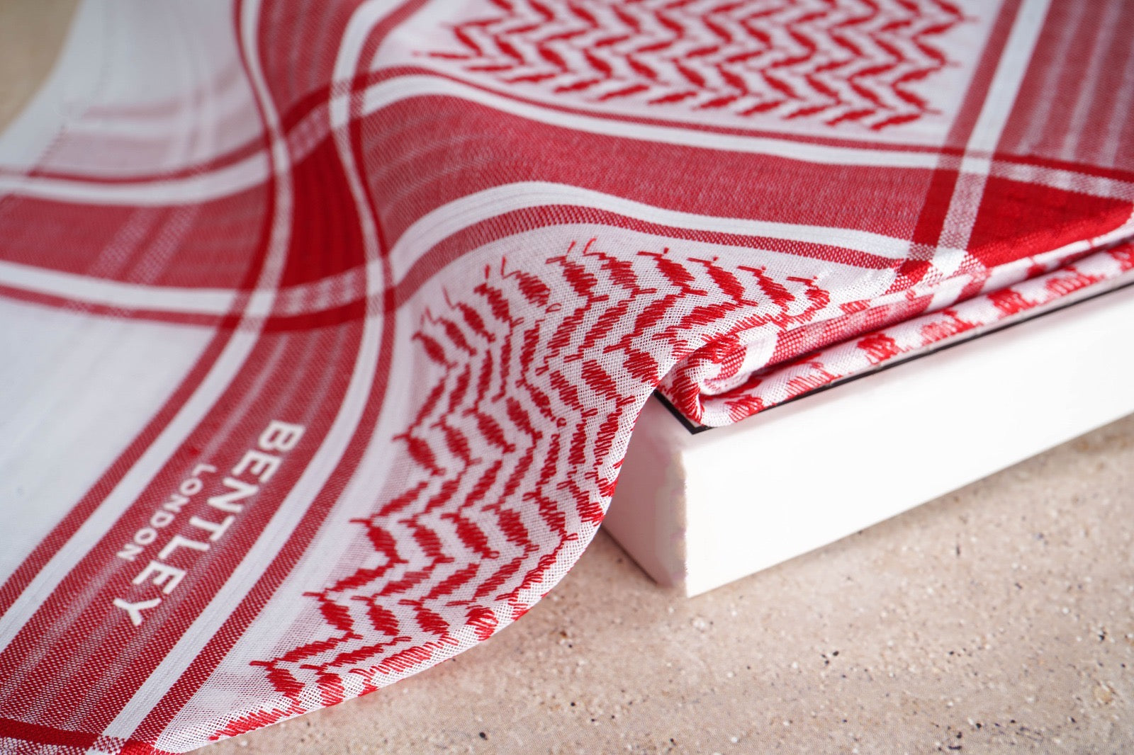 شماغ بنتلي احمر