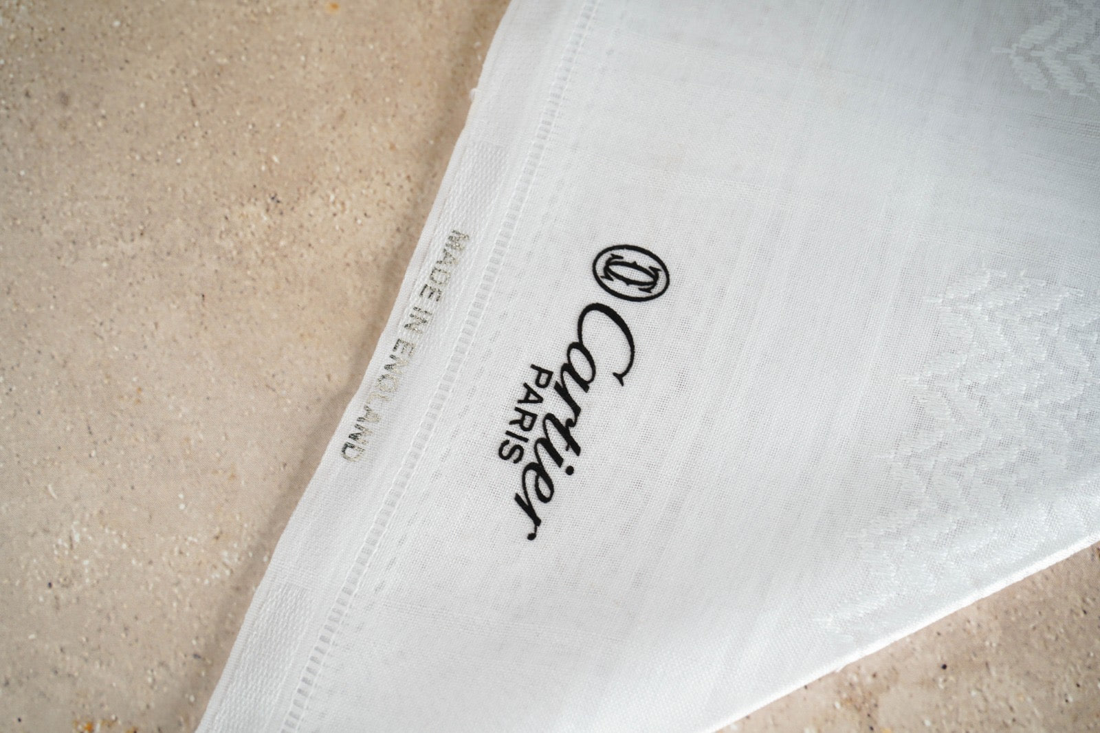 شماغ كارتير أبيض