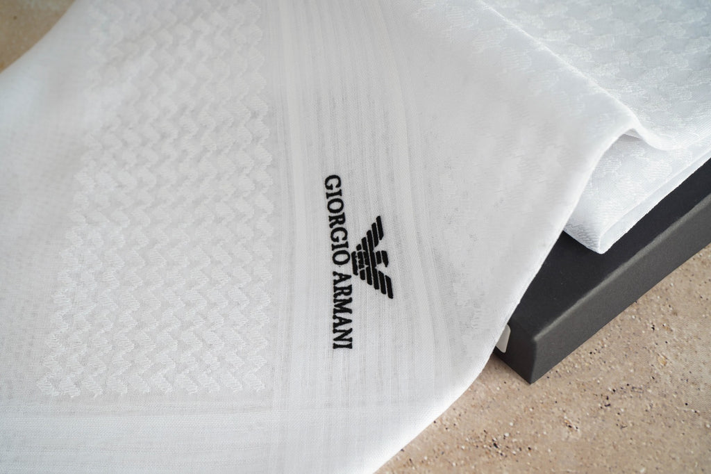 شماغ جورجيو أرماني الأبيض