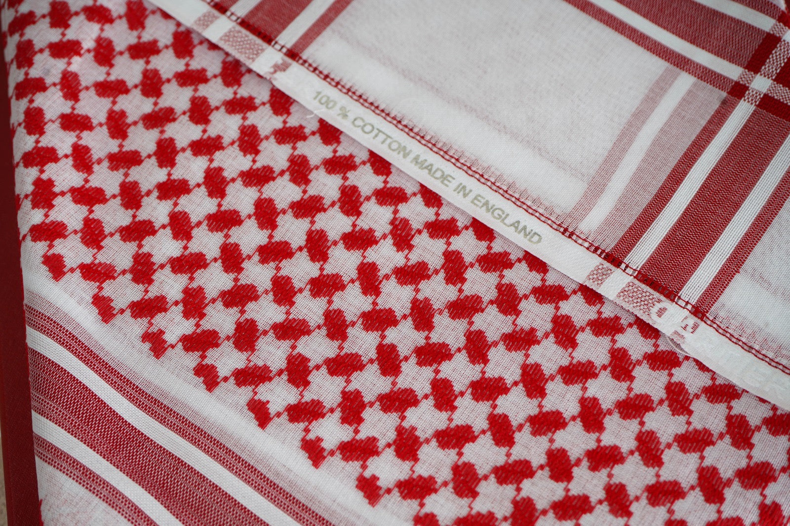 شماغ كارتير أحمر