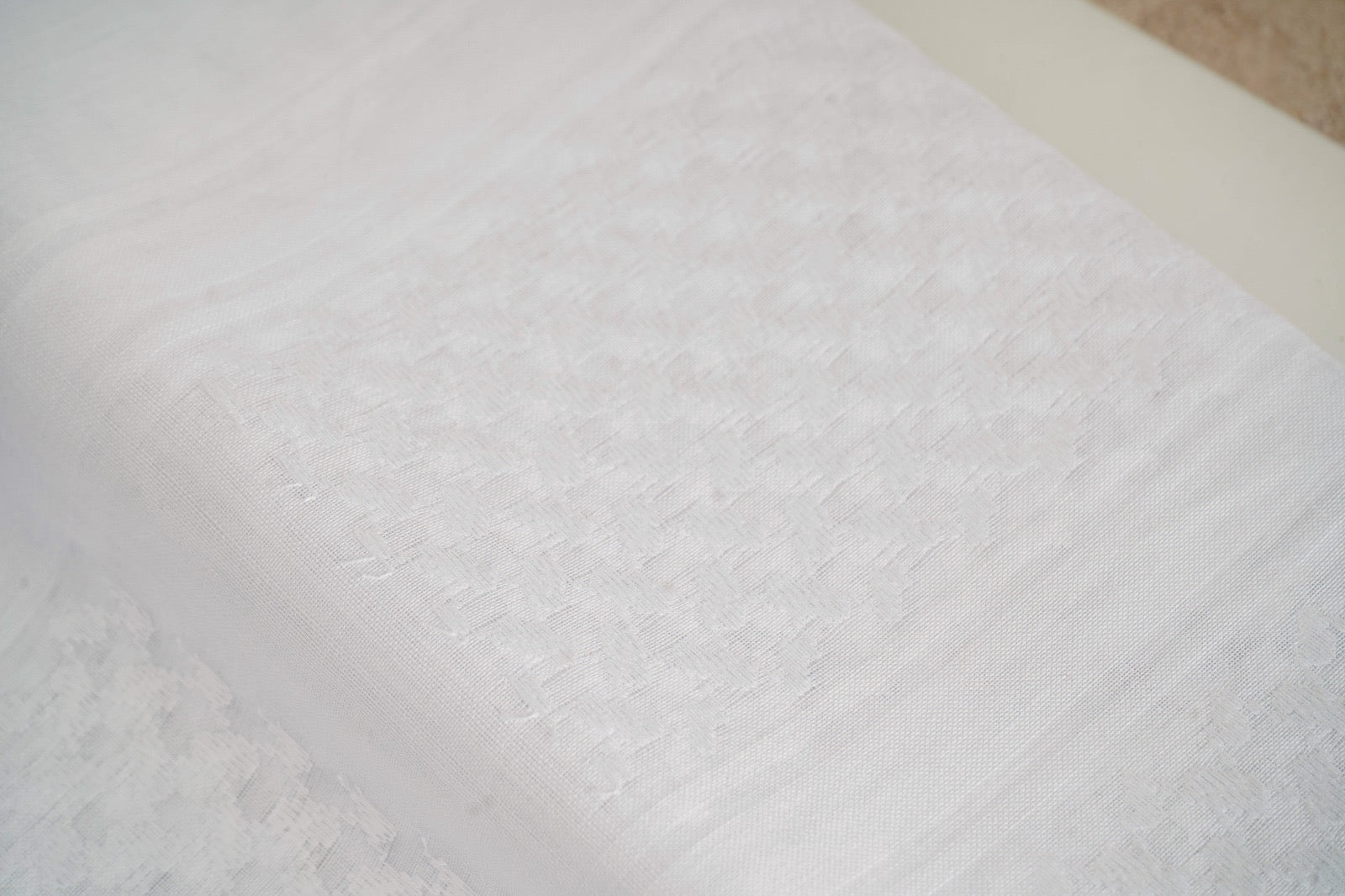 شماغ جفنشي أبيض