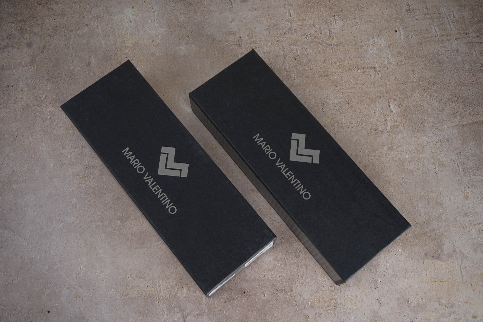 شماغ ماريو فالنتينو أبيض