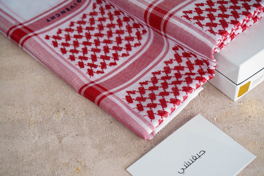 شماغ جيفنشي الأحمر