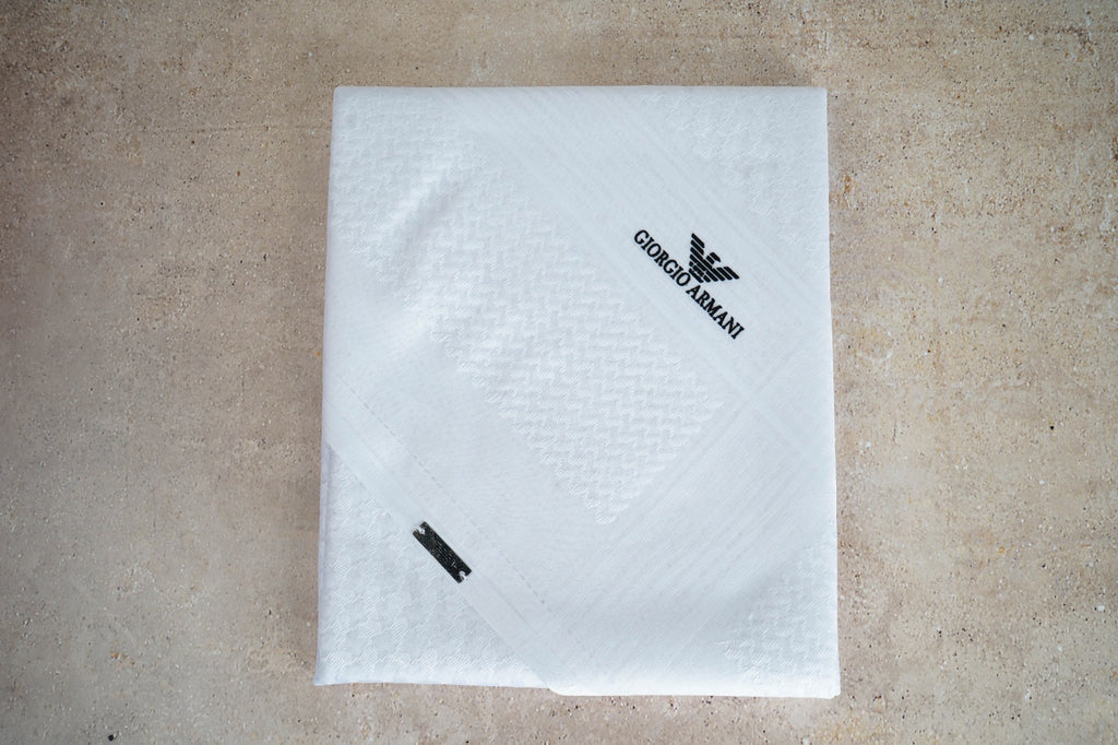 شماغ جورجيو أرماني الأبيض