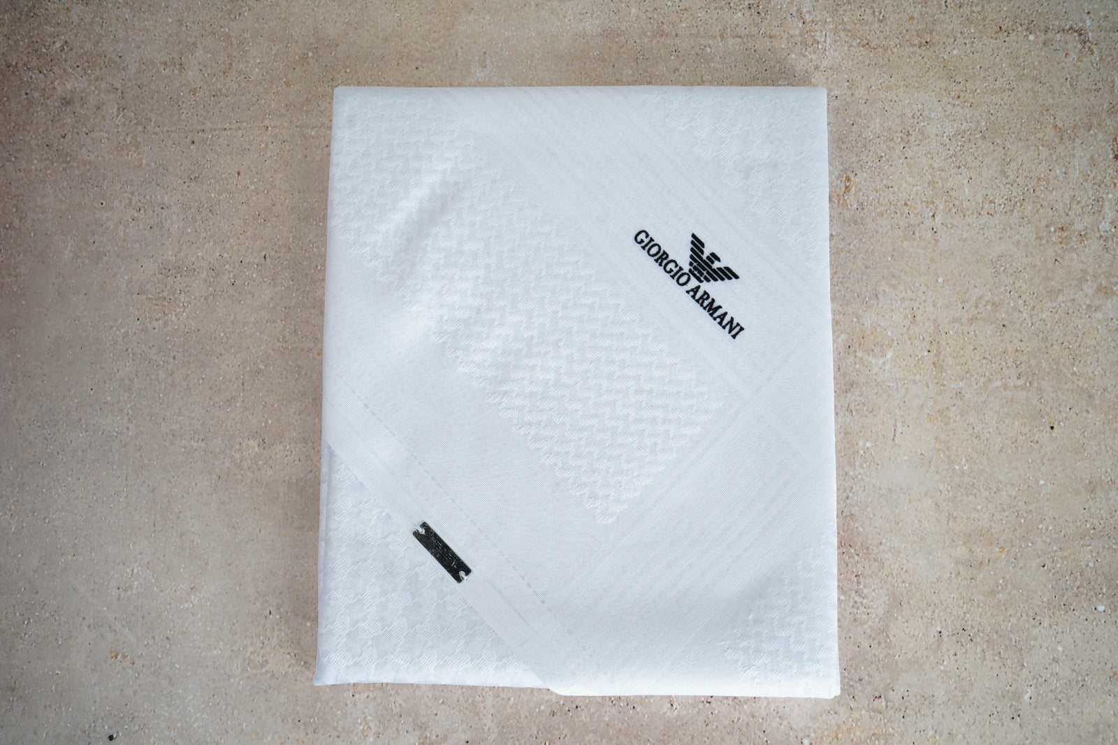 شماغ جورجيو أرماني أبيض