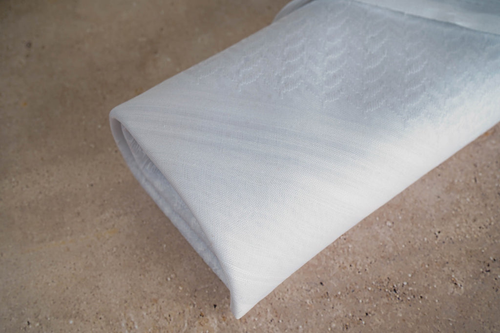 شماغ فلنتينو أبيض