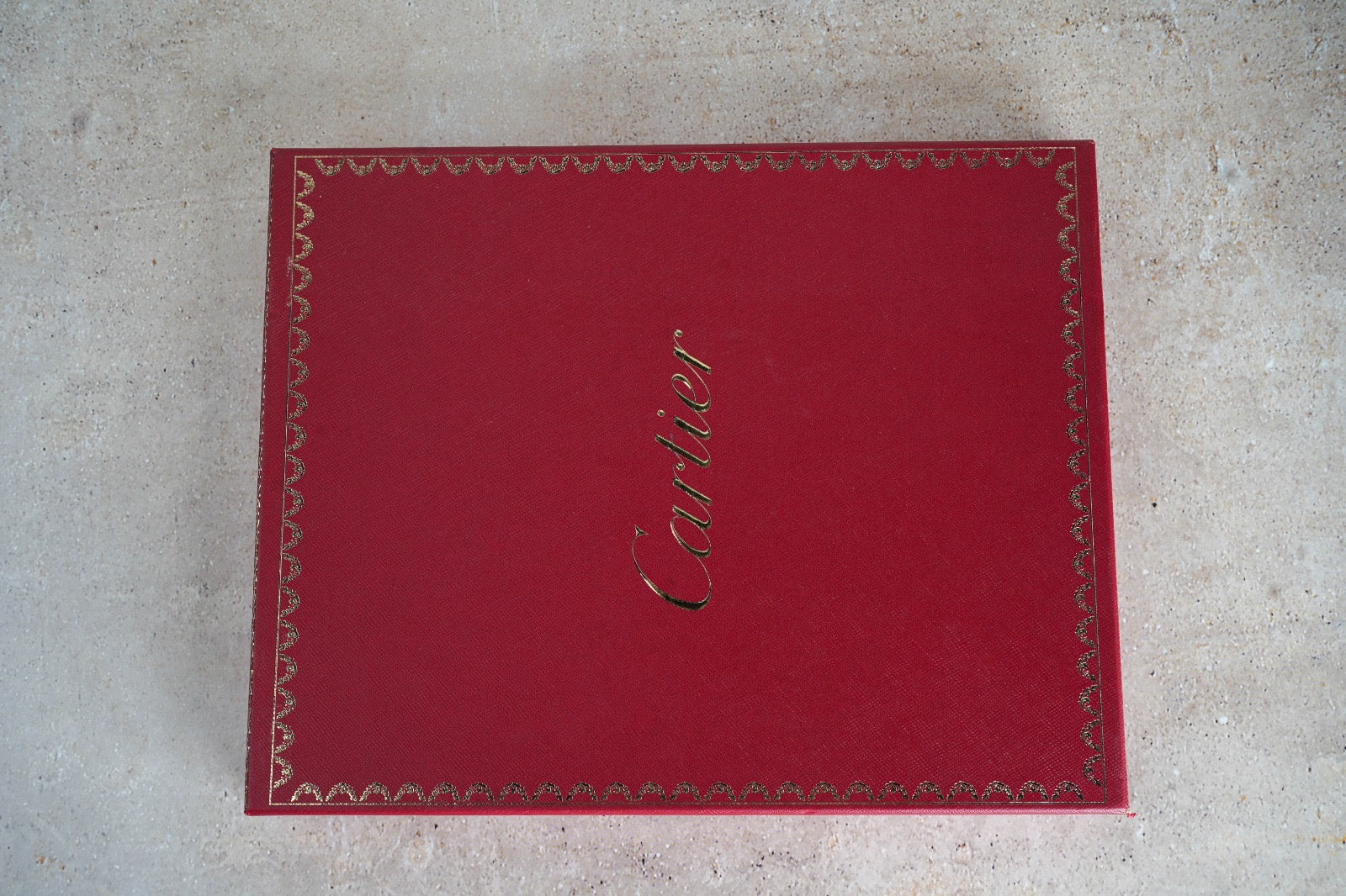 شماغ كارتير أبيض