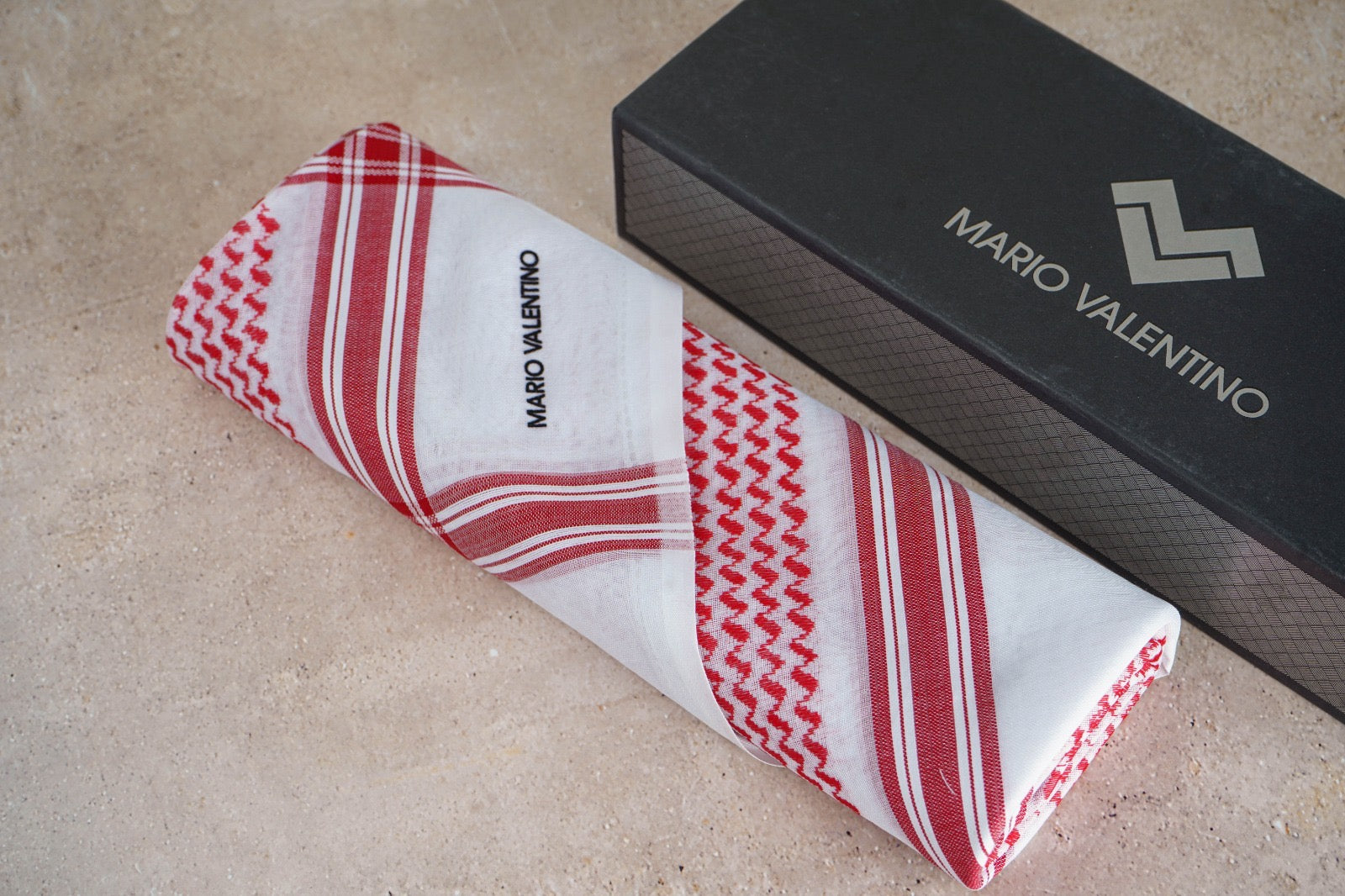 شماغ ماريو فالنتينو أحمر