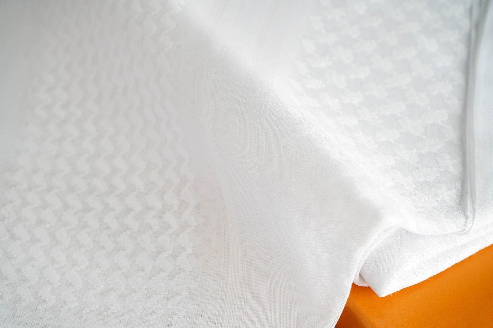 شماغ لويس فيتون أبيض