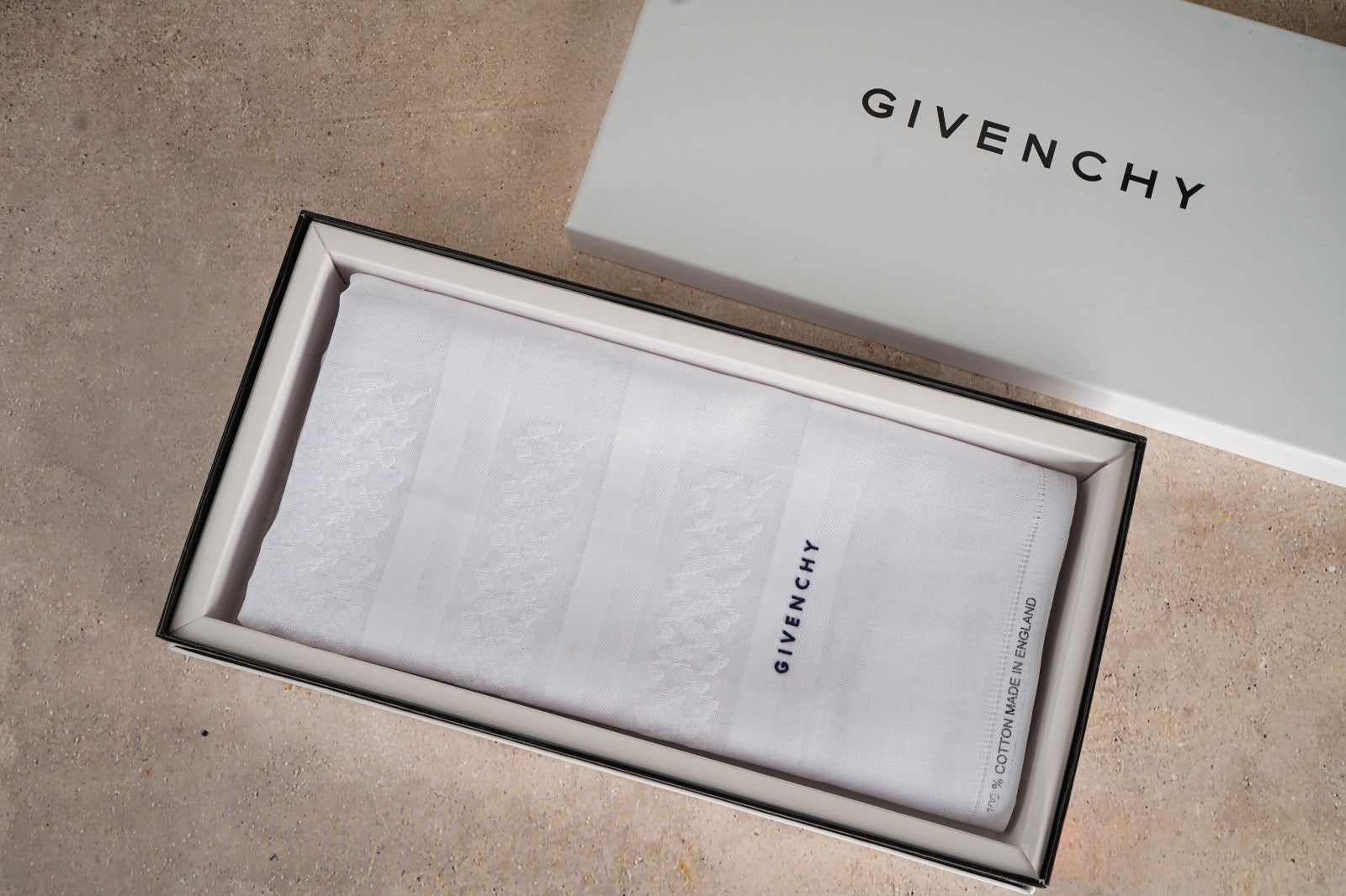 شماغ جفنشي أبيض