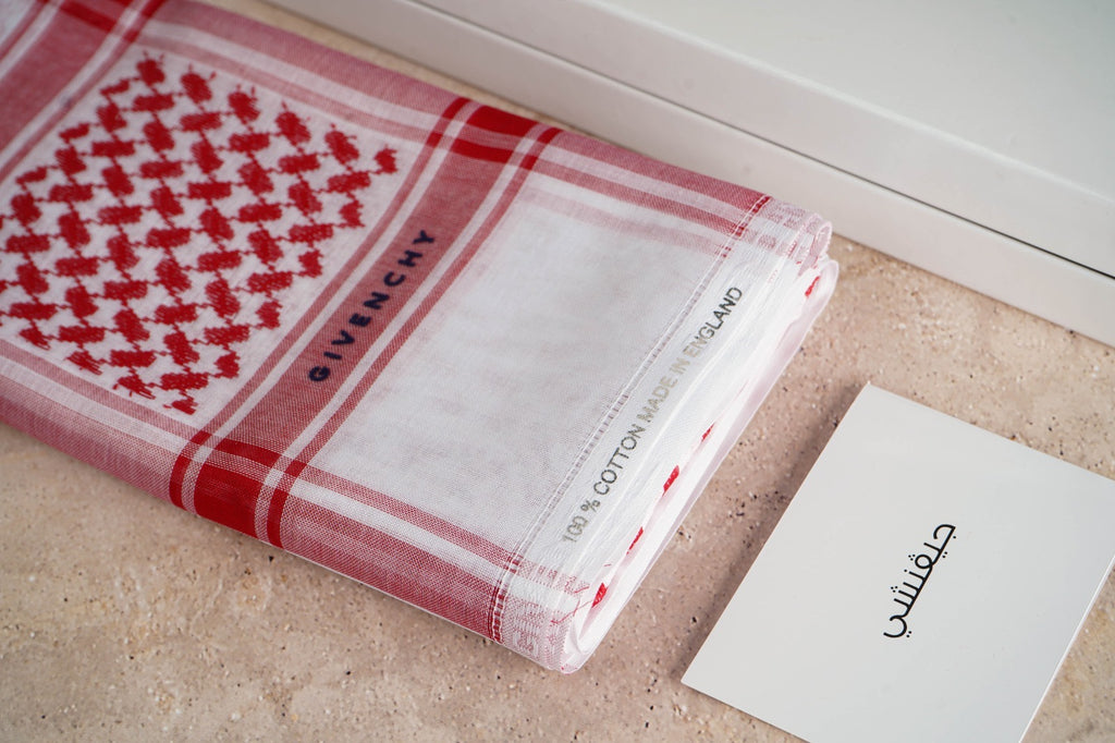 شماغ جيفنشي الأحمر