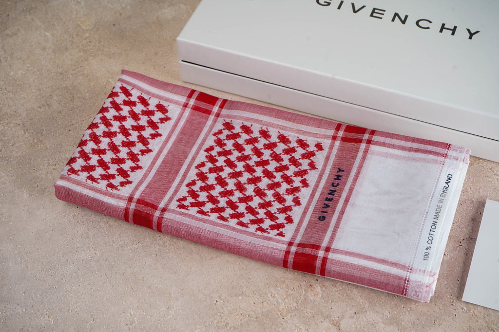 شماغ جيفنشي الأحمر