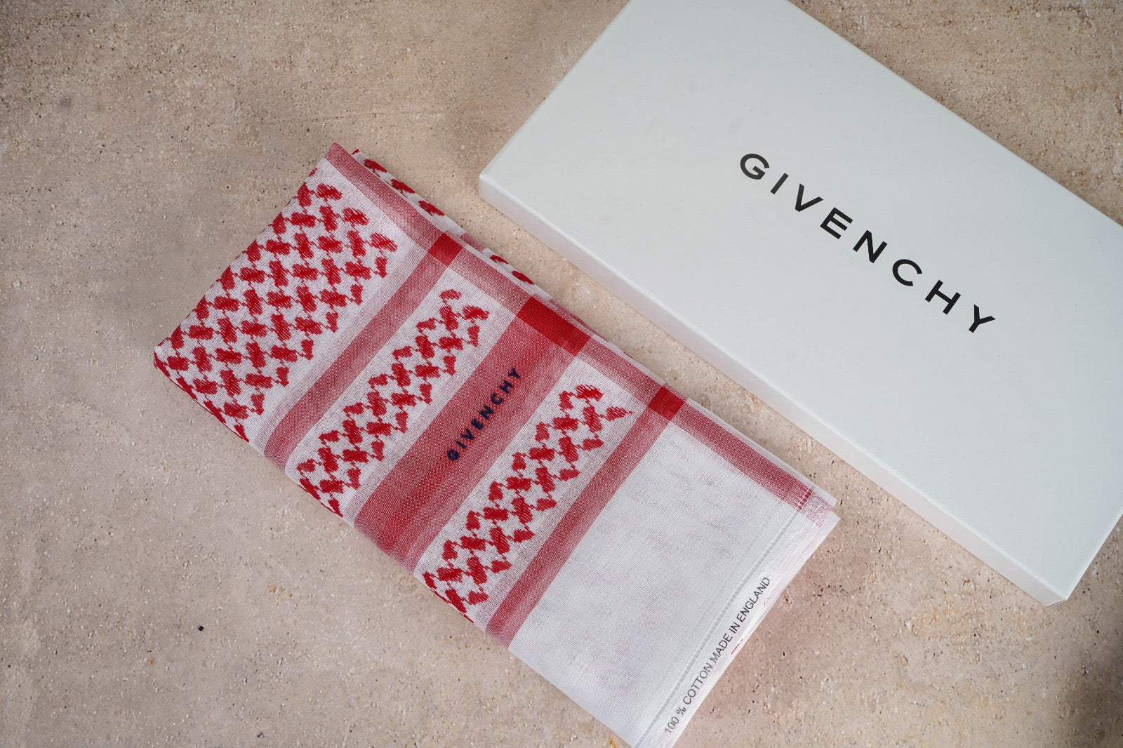 شماغ جيفنشي أحمر