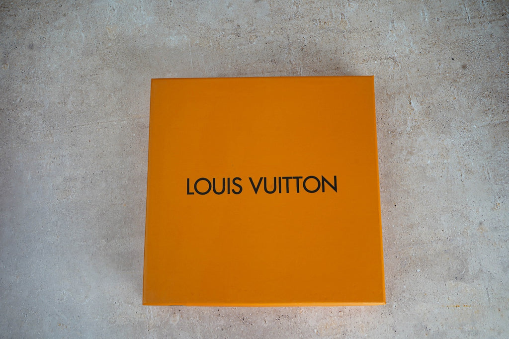 شماغ لويس فيتون أحمر