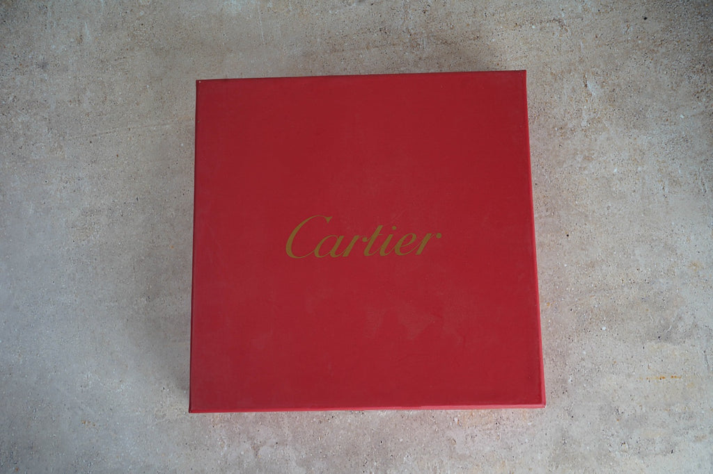 شماغ كارتير أحمر