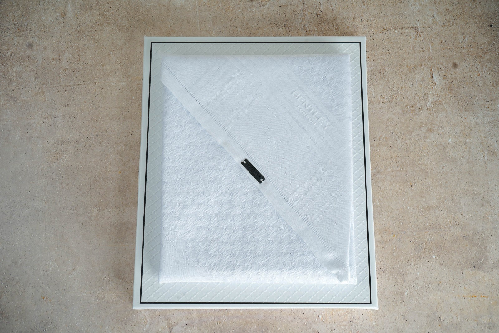 شماغ بنتلي ابيض