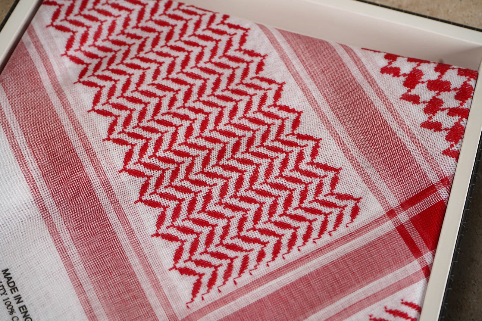 شماغ لابكول أحمر