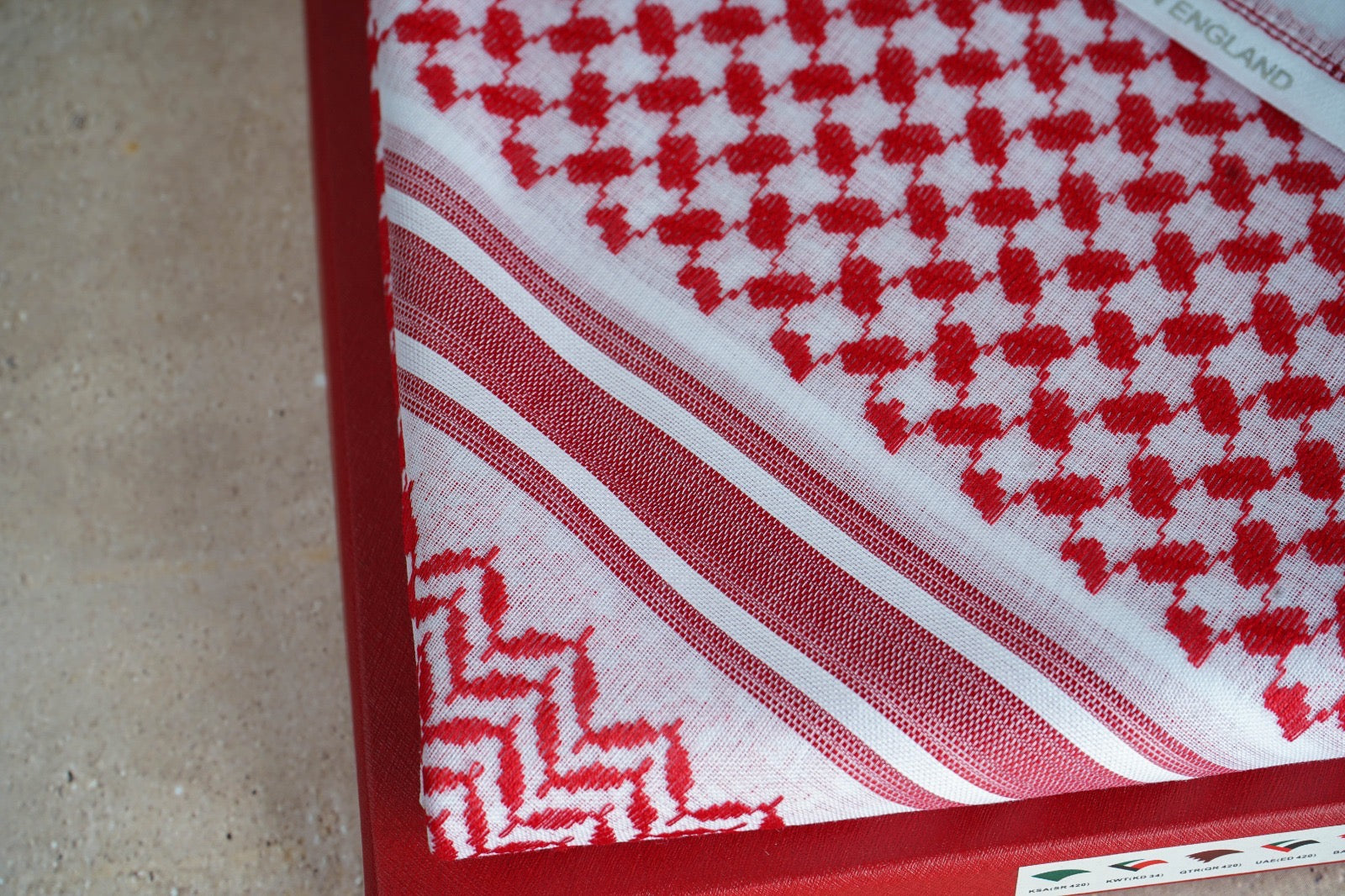 شماغ كارتير أحمر