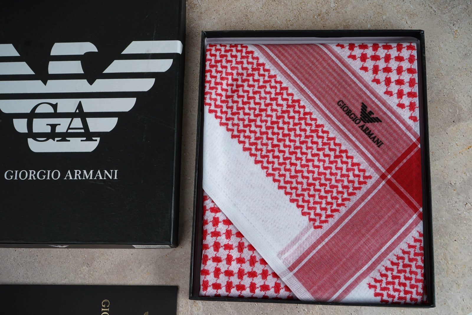 شماغ جورجيو أرماني أحمر