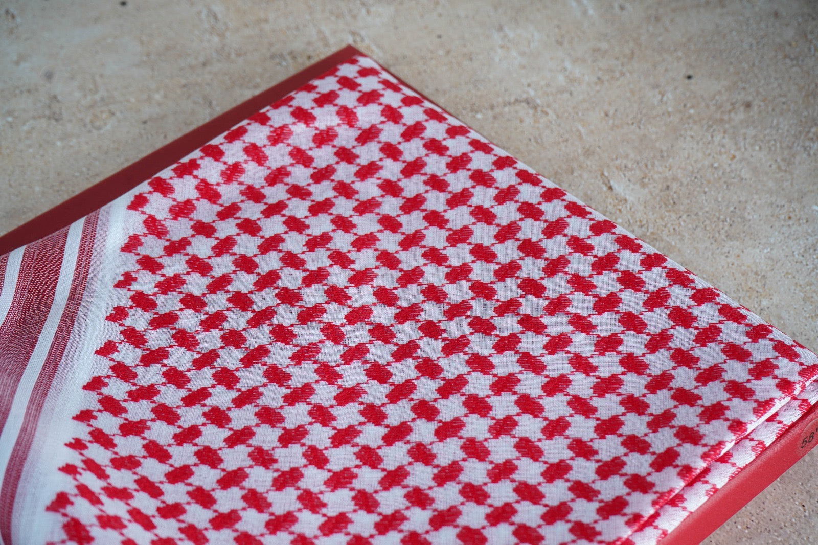 شماغ كارتير أحمر