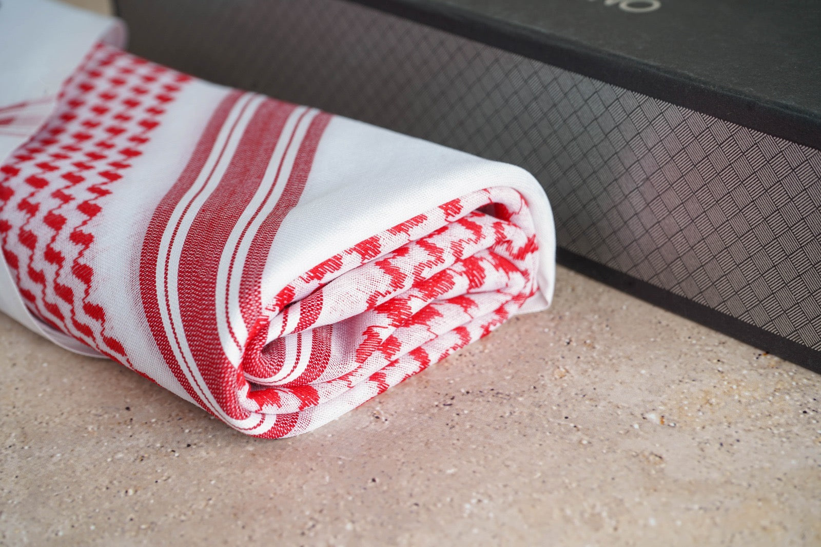 شماغ ماريو فالنتينو أحمر