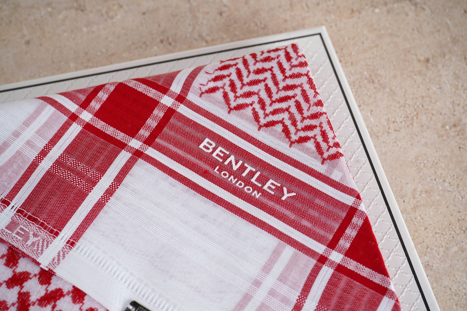 شماغ بنتلي احمر