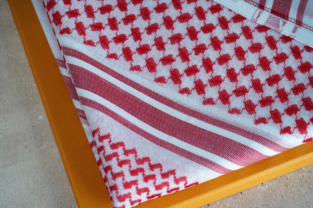 شماغ لويس فيتون أحمر