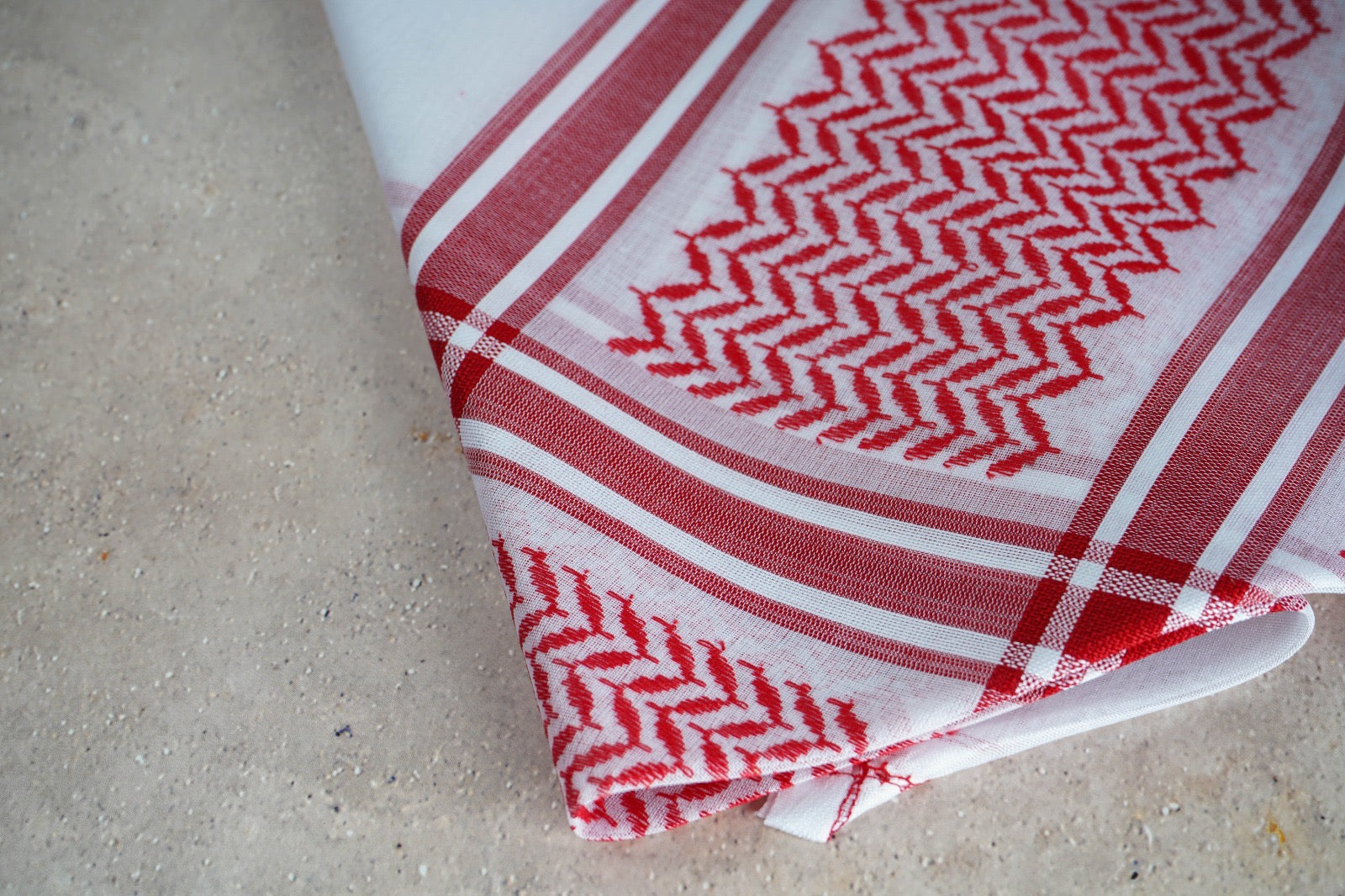 شماغ كارتير أحمر