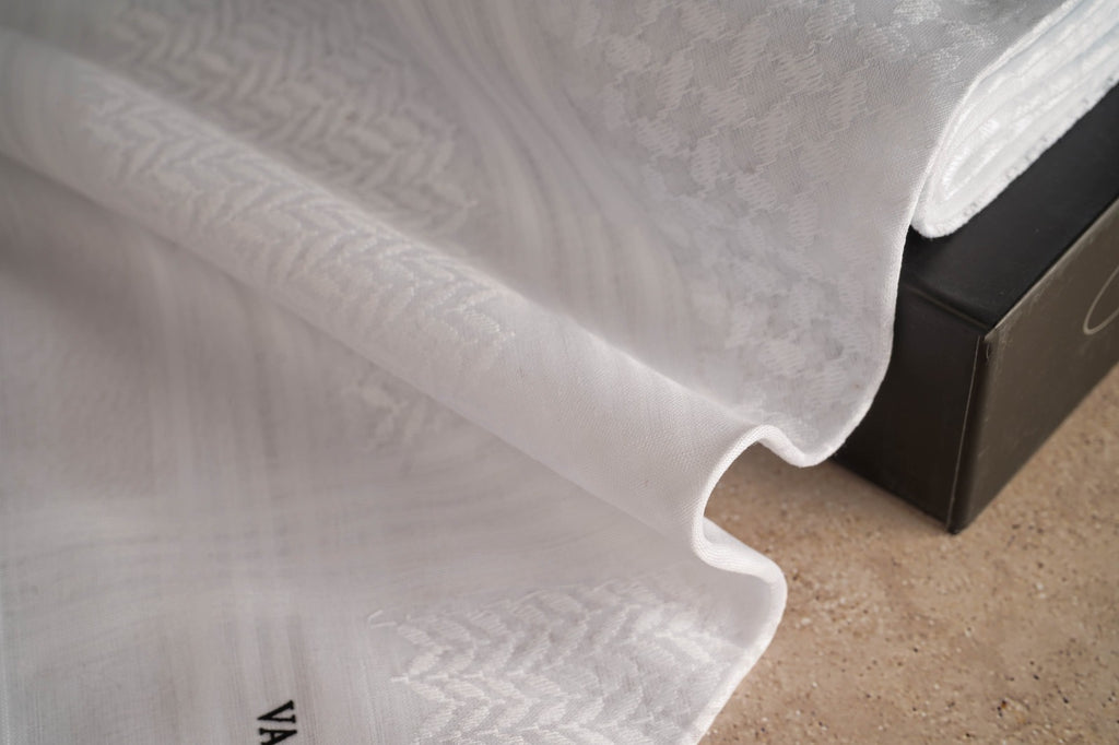 شماغ فلنتينو أبيض