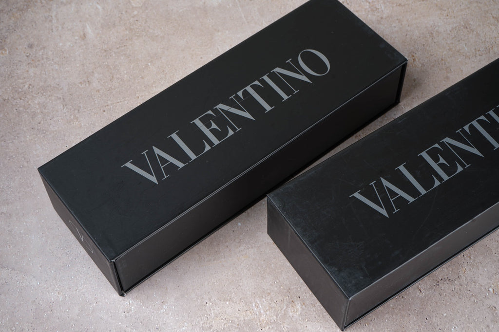 شماغ فلنتينو أحمر