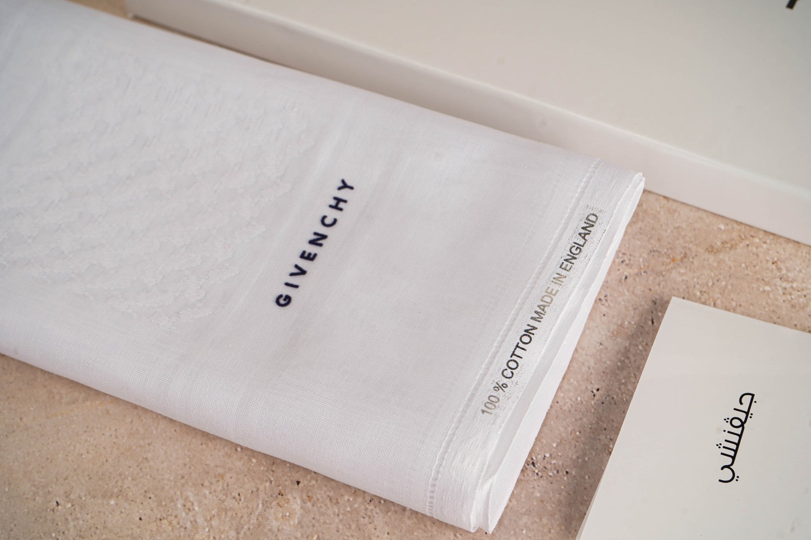 شماغ جفنشي أبيض