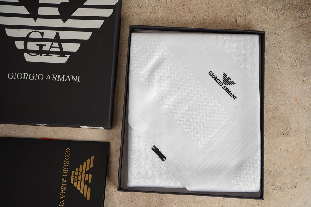 شماغ جورجيو أرماني الأبيض