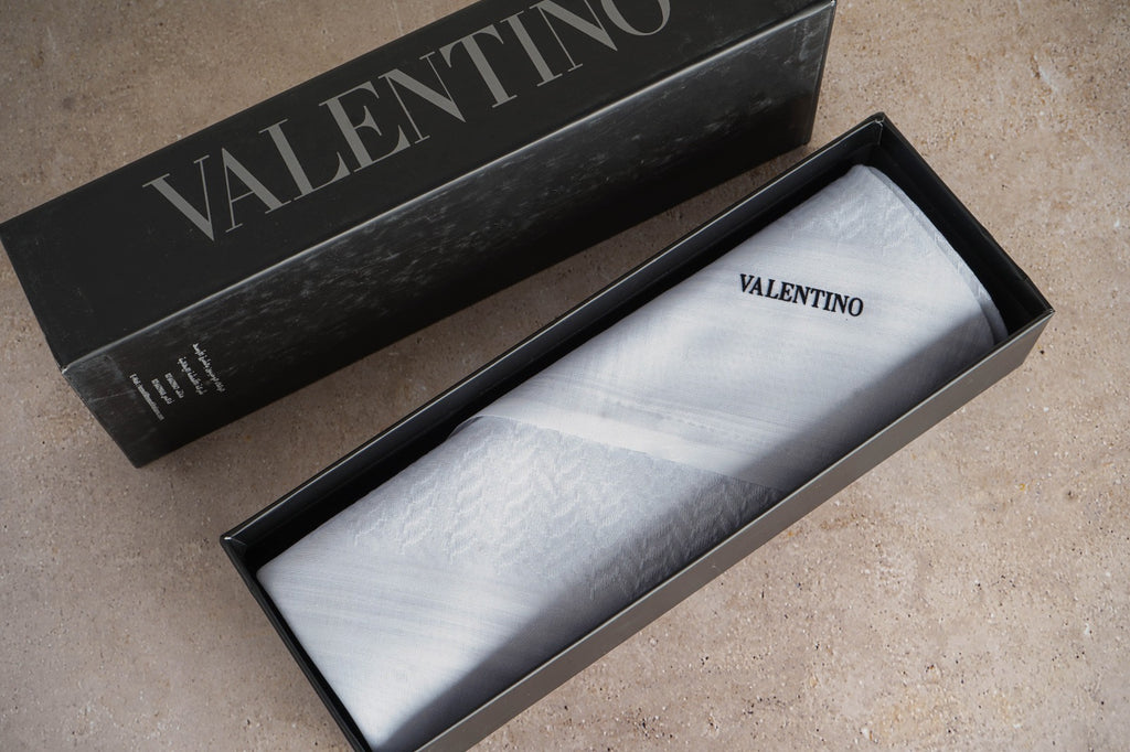 شماغ فلنتينو أبيض