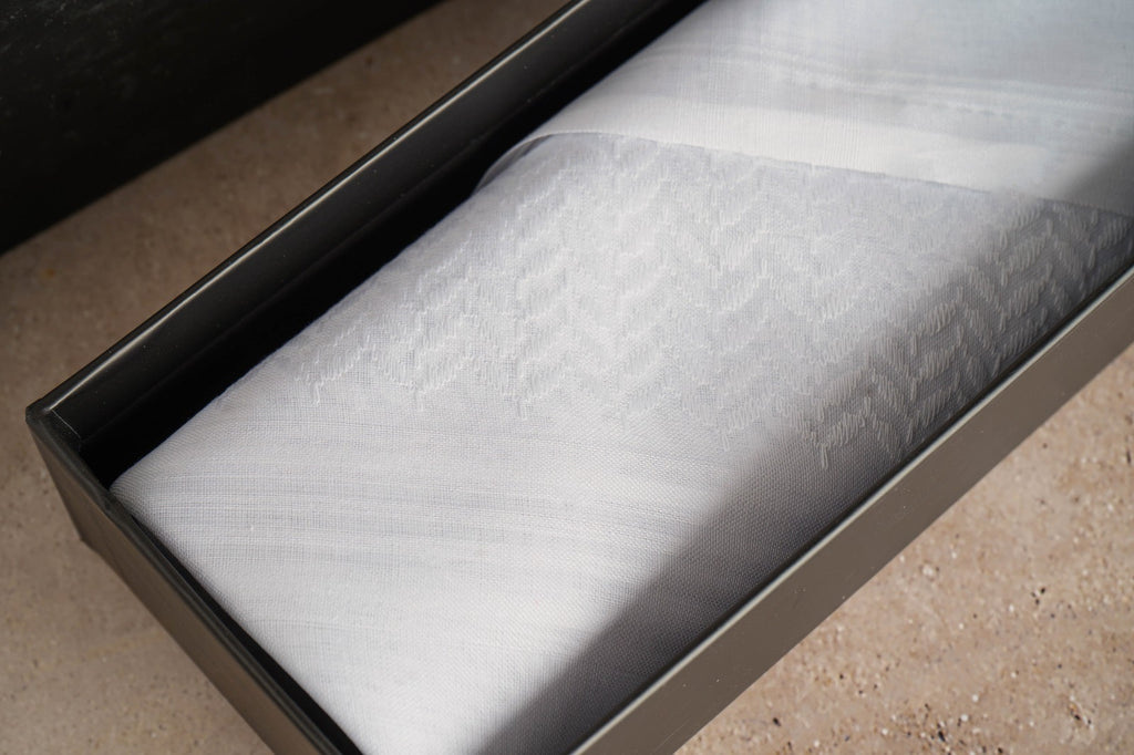 شماغ فلنتينو أبيض