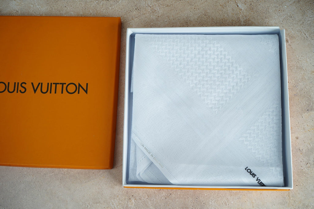 شماغ لويس فيتون أبيض